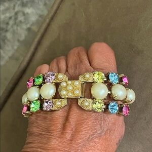 Vintage thick  rhinestone cabochon gold ton bracelet
71/2””